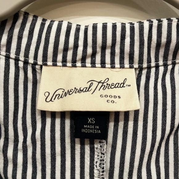 Universal Thread Cropped, Front-Tie, Button-Down Blouse - Picture 3 of 3